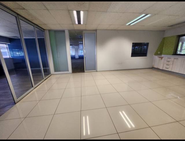1,840M² OFFICE TO LET IN RANDJESPARK